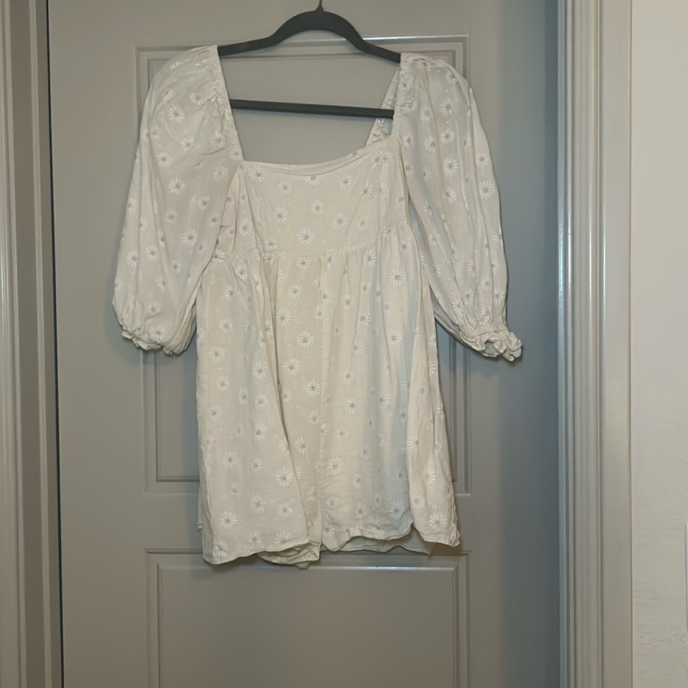 Cute Cream Romper with Daisys on it!